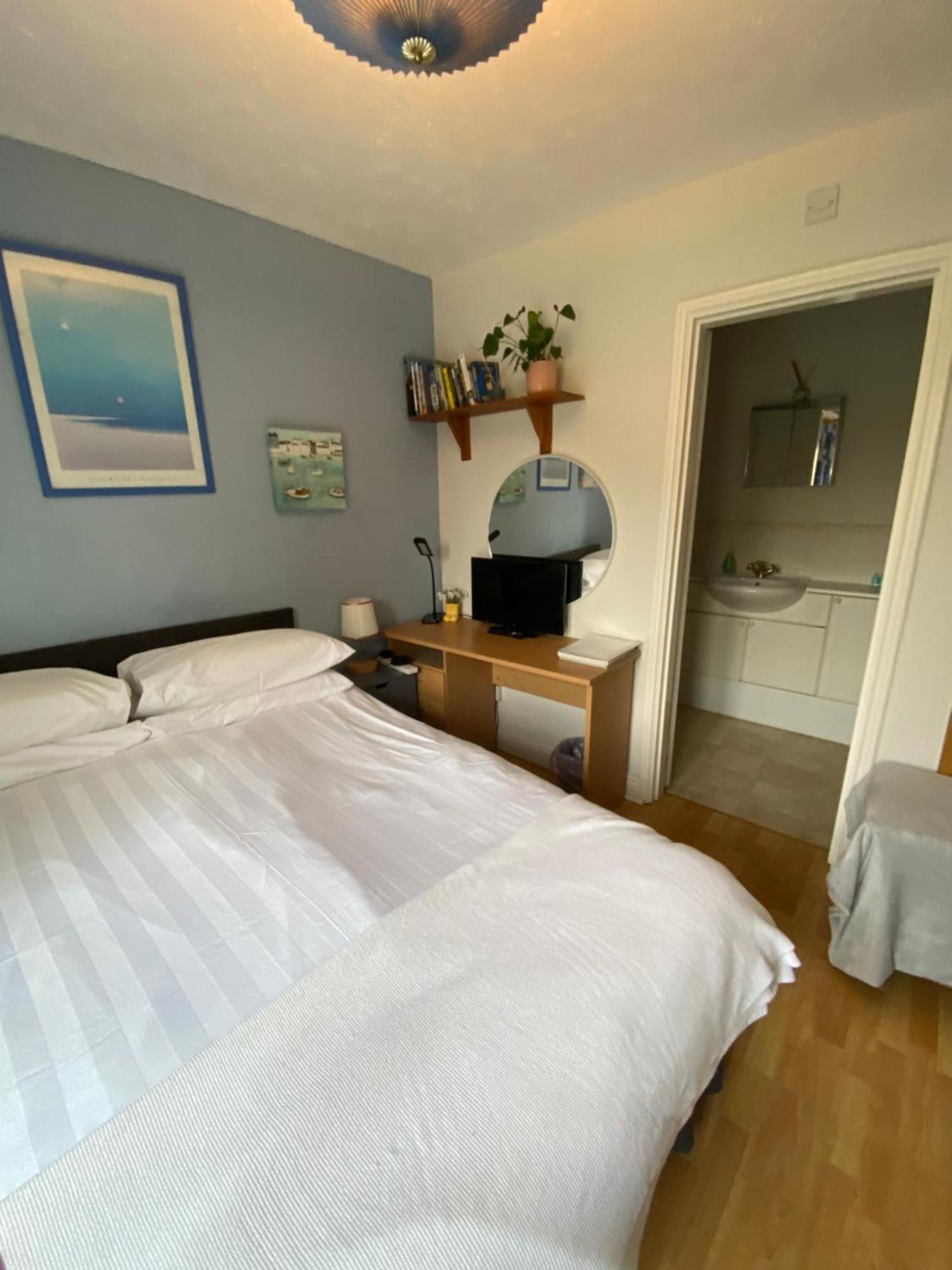 Choice Of One Double Bedroom With A Comfy Double Bed And Private En Suite For Solo Travellers Or Couples ,Or Alternatively Book Two Double Bedrooms For Families Or Friends Paddock Wood Exterior foto